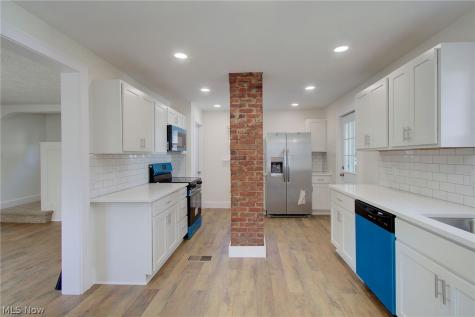 483 Sullivan Avenue Akron OH 44305