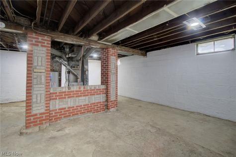 483 Sullivan Avenue Akron OH 44305