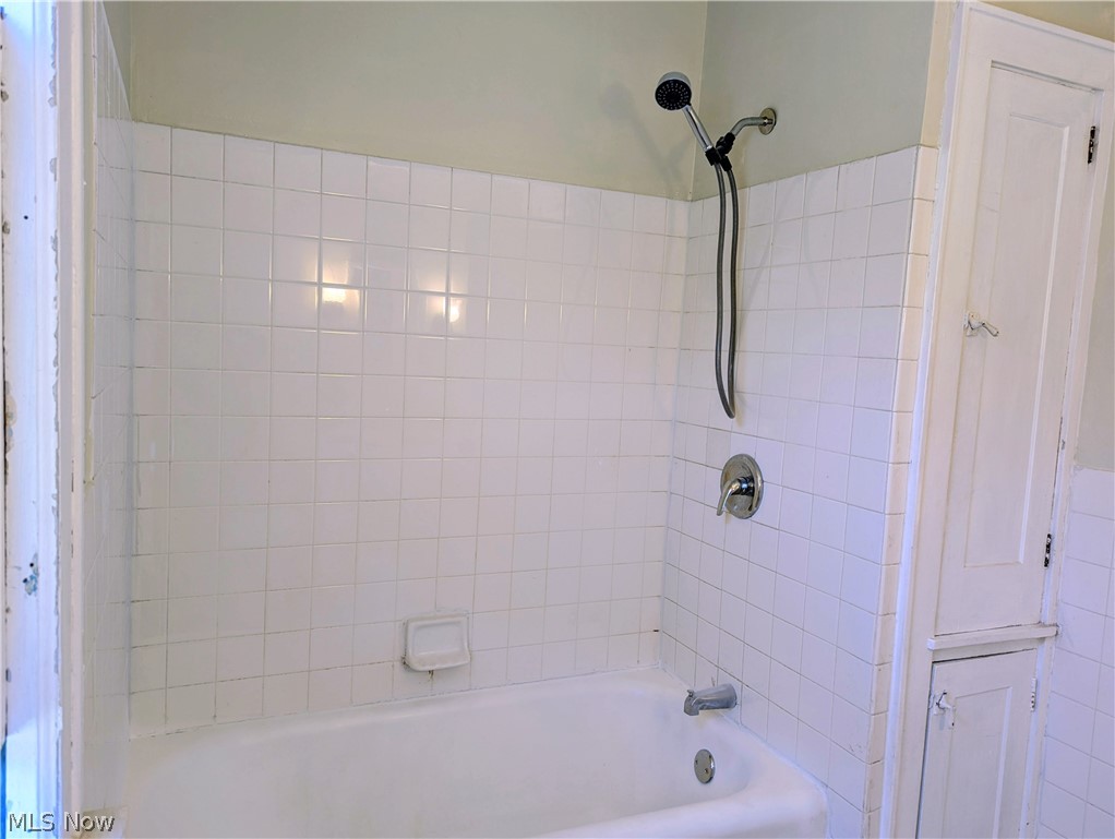 3476 Meadowbrook Boulevard Cleveland Heights OH 44118