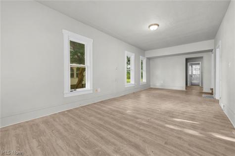 823 W 21st Street Lorain OH 44052