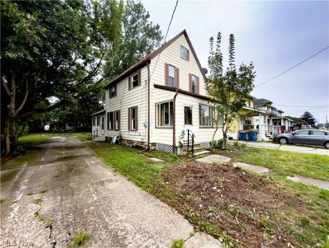 823 W 21st Street Lorain OH 44052
