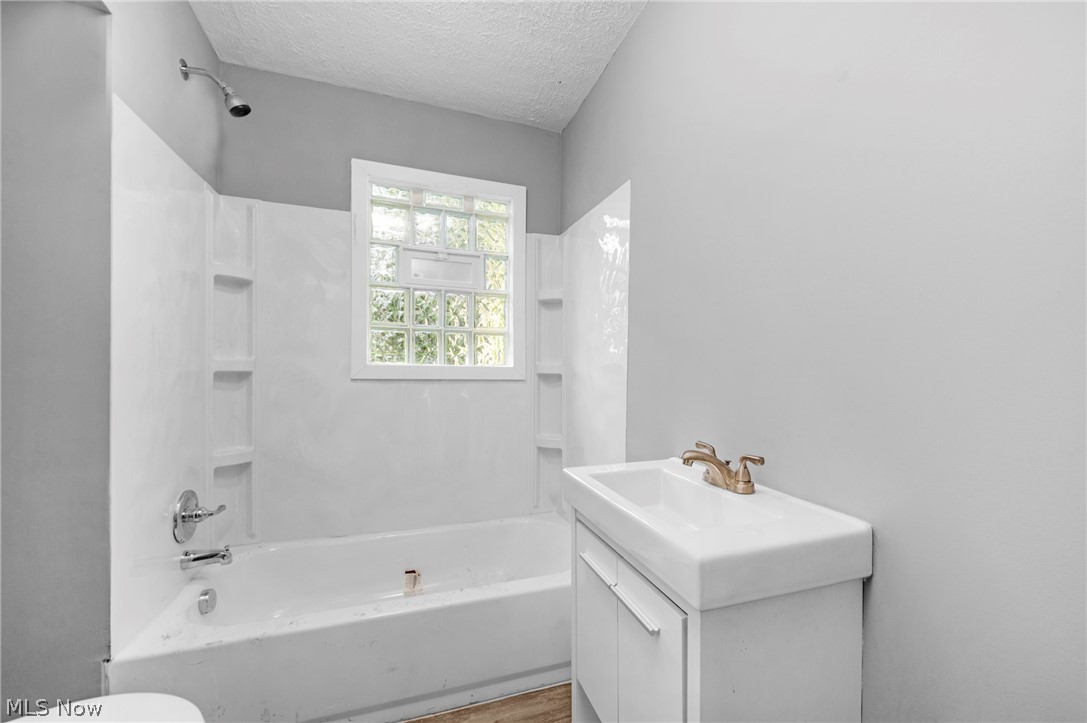 823 W 21st Street Lorain OH 44052