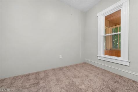 823 W 21st Street Lorain OH 44052