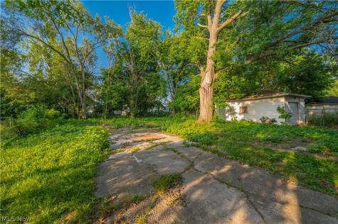 823 W 21st Street Lorain OH 44052