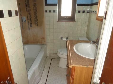 9504 Eureka Parkway Parma Heights OH 44130