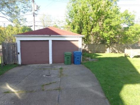 9504 Eureka Parkway Parma Heights OH 44130
