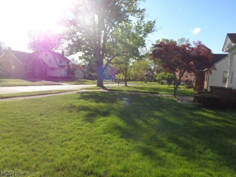 9504 Eureka Parkway Parma Heights OH 44130
