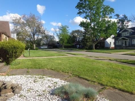 9504 Eureka Parkway Parma Heights OH 44130