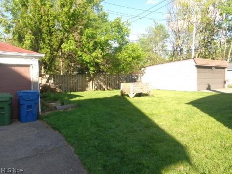 9504 Eureka Parkway Parma Heights OH 44130