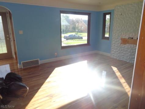 9504 Eureka Parkway Parma Heights OH 44130