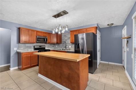 3321 Meadowwood Street NW Massillon OH 44646