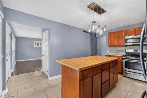 3321 Meadowwood Street NW Massillon OH 44646