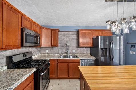 3321 Meadowwood Street NW Massillon OH 44646