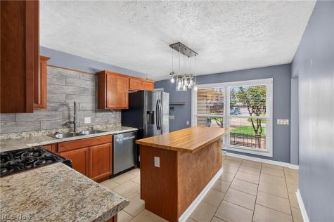 3321 Meadowwood Street NW Massillon OH 44646
