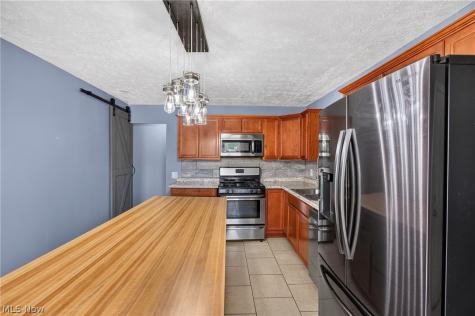 3321 Meadowwood Street NW Massillon OH 44646