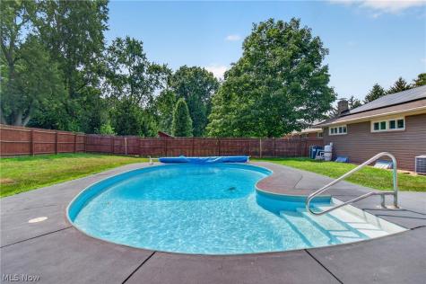 3321 Meadowwood Street NW Massillon OH 44646