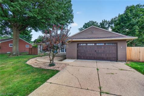 3321 Meadowwood Street NW Massillon OH 44646