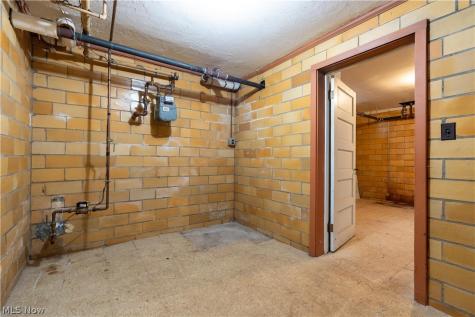 1827 Coventry Road NE Massillon OH 44646