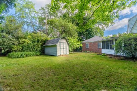 1827 Coventry Road NE Massillon OH 44646