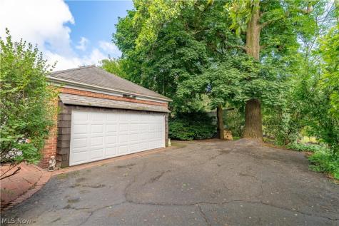 1827 Coventry Road NE Massillon OH 44646