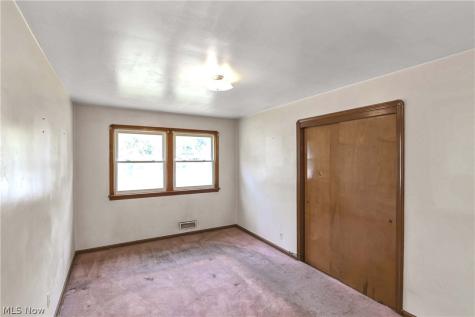 5891 Pearl Road Parma Heights OH 44130