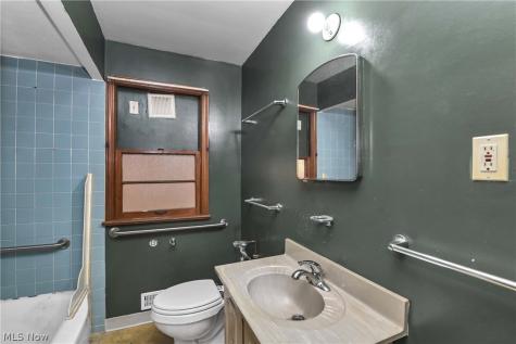 5891 Pearl Road Parma Heights OH 44130