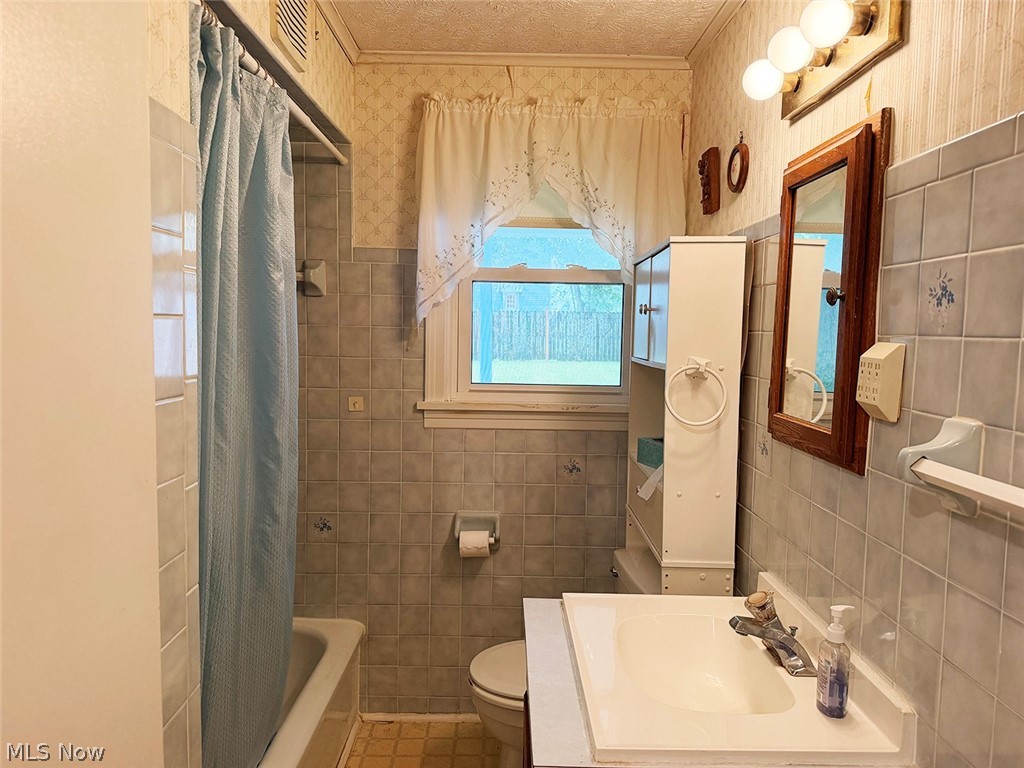 2358 Clark Avenue Alliance OH 44601