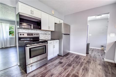 682 Iroquois Trail Willoughby OH 44094