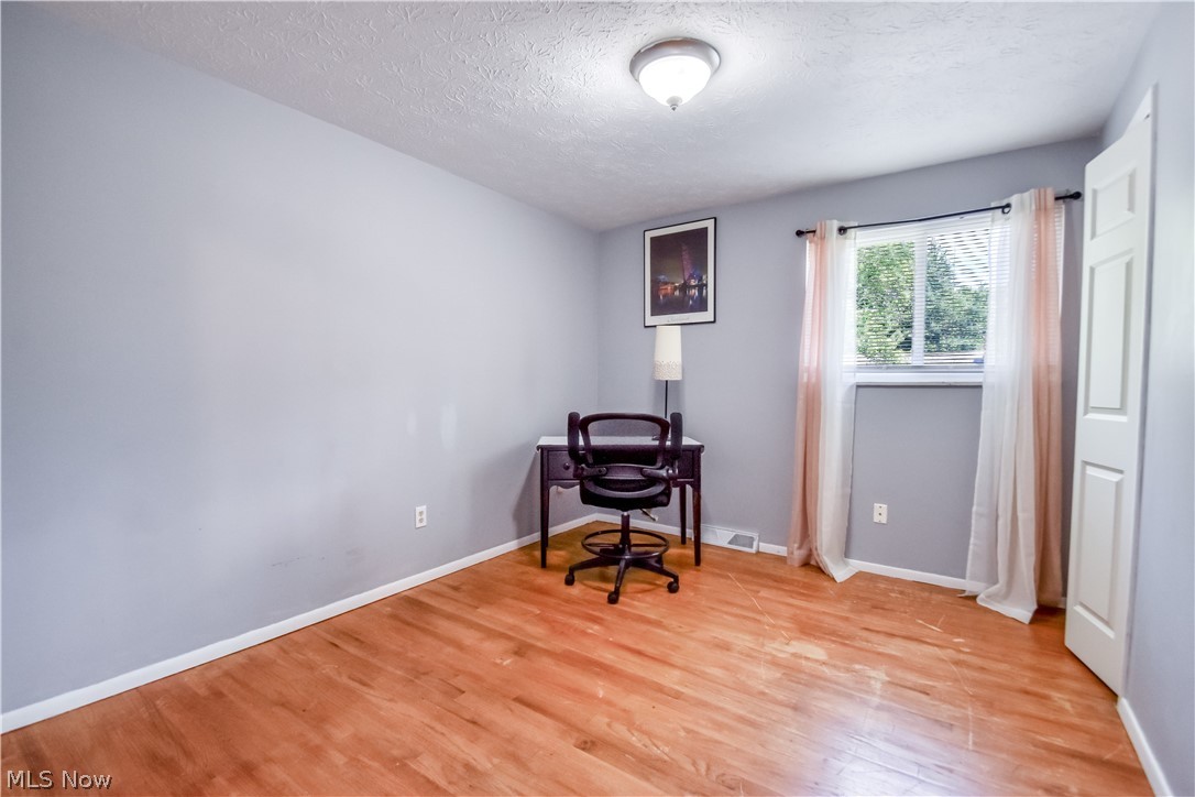 682 Iroquois Trail Willoughby OH 44094