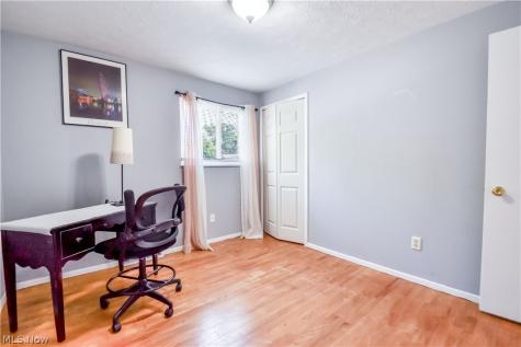 682 Iroquois Trail Willoughby OH 44094