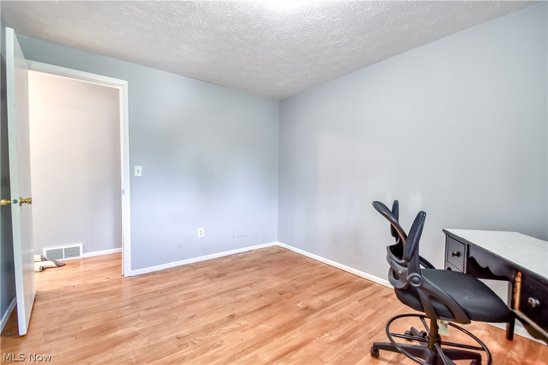 682 Iroquois Trail Willoughby OH 44094