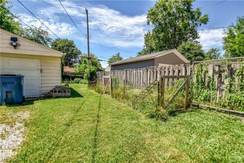 682 Iroquois Trail Willoughby OH 44094