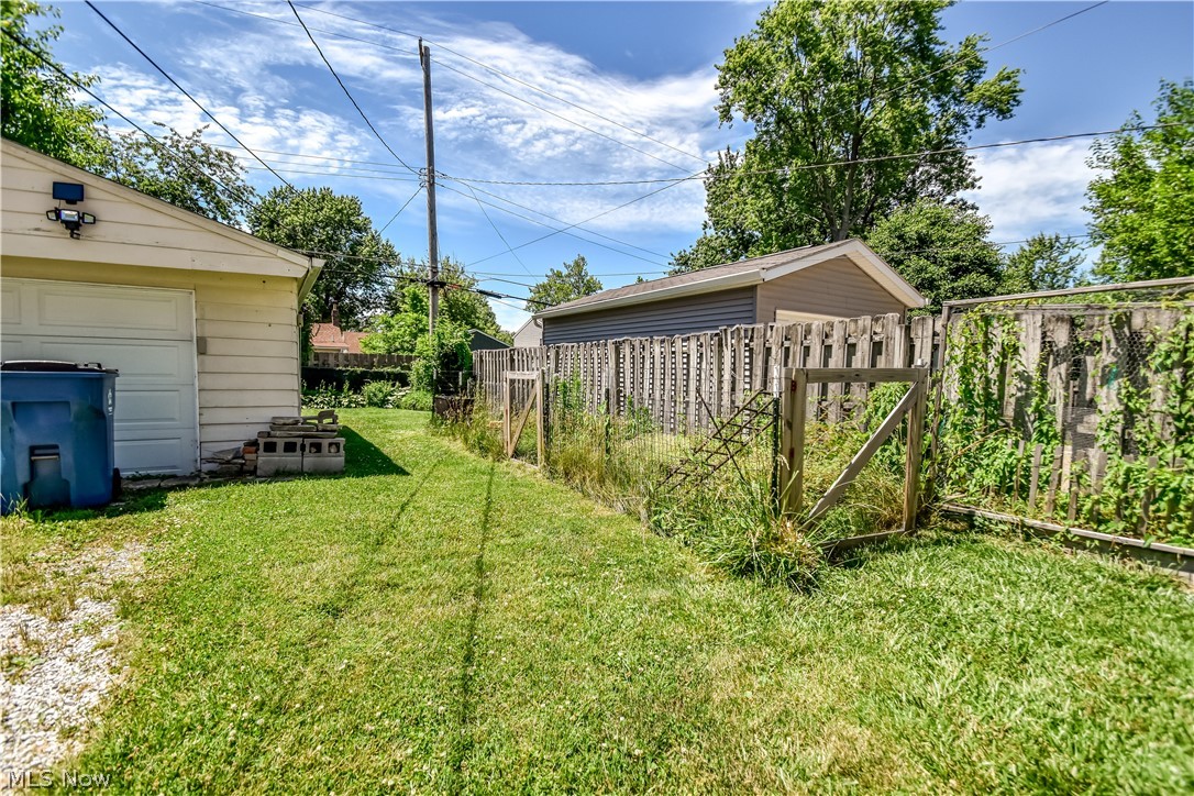 682 Iroquois Trail Willoughby OH 44094