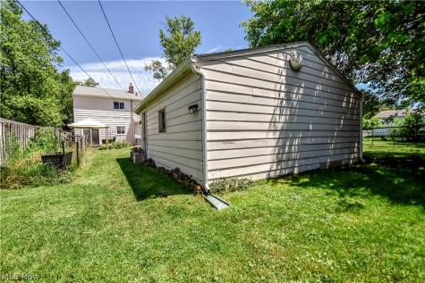 682 Iroquois Trail Willoughby OH 44094