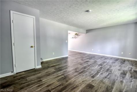 682 Iroquois Trail Willoughby OH 44094
