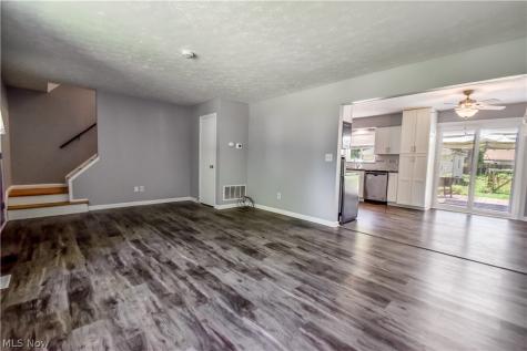682 Iroquois Trail Willoughby OH 44094