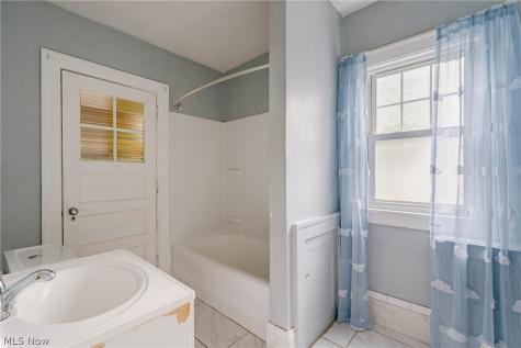 1660 Maple Road Cleveland Heights OH 44121