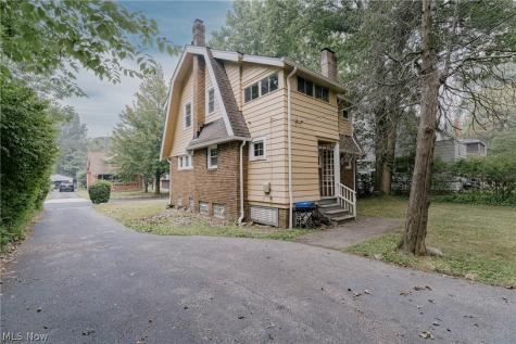 1660 Maple Road Cleveland Heights OH 44121