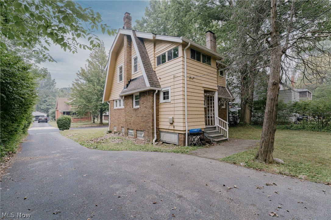 1660 Maple Road Cleveland Heights OH 44121