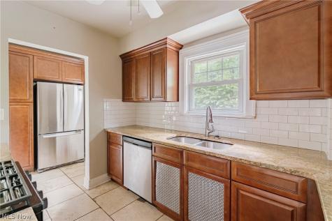 1660 Maple Road Cleveland Heights OH 44121