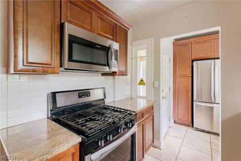 1660 Maple Road Cleveland Heights OH 44121