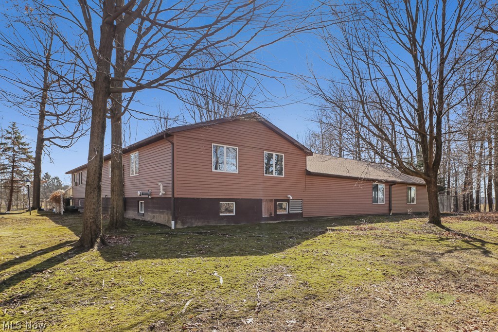 13881 Salem Church Street NE Paris OH 44669