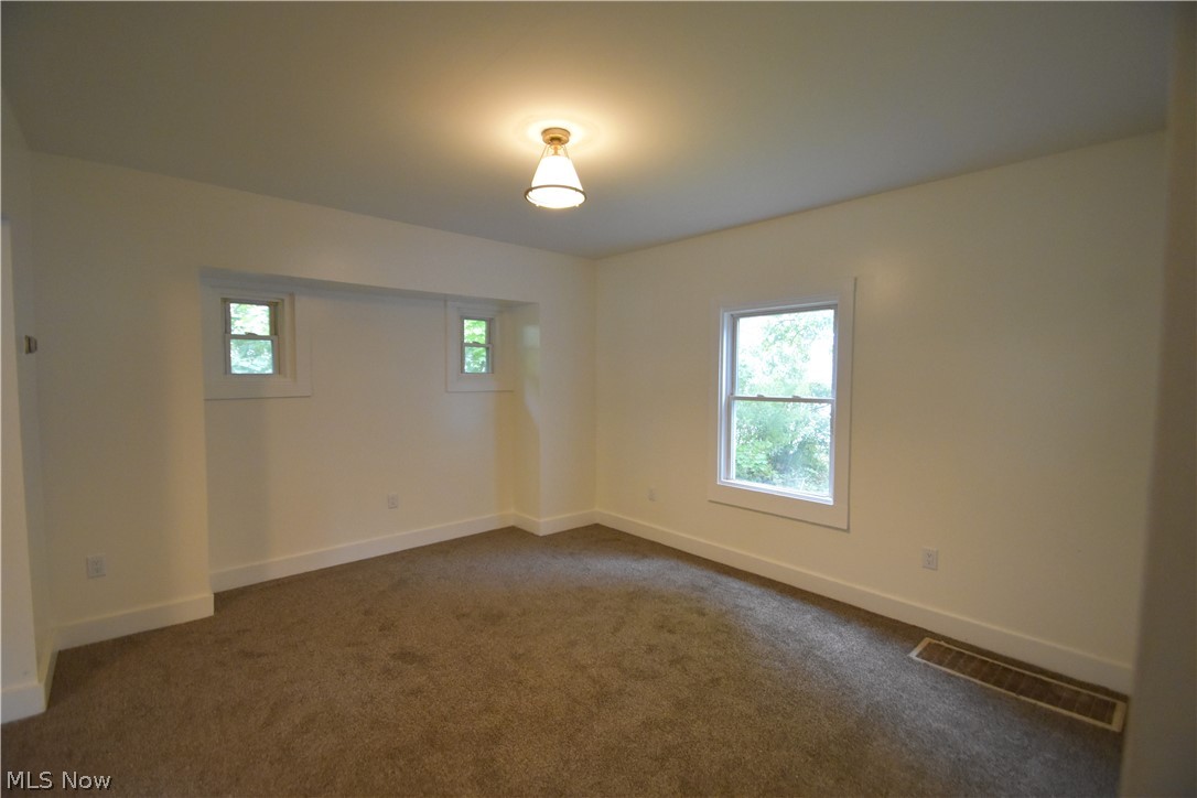 637 Woodbine Avenue SE Warren OH 44483