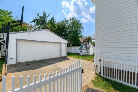 1480 Huguelet Street Akron OH 44305