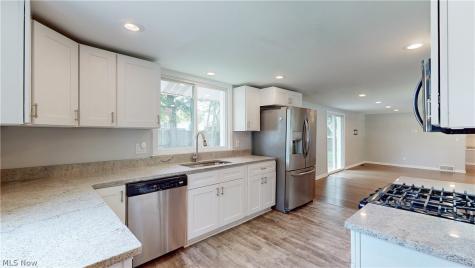 151 Shiawassee Avenue Fairlawn OH 44333