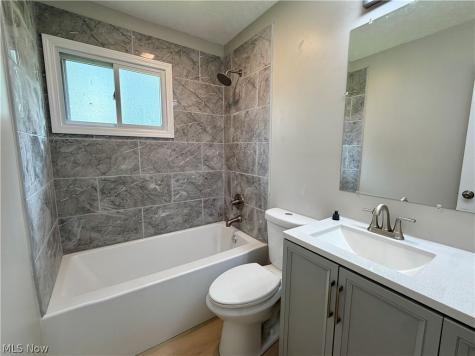940 Oakwood Drive Elyria OH 44035