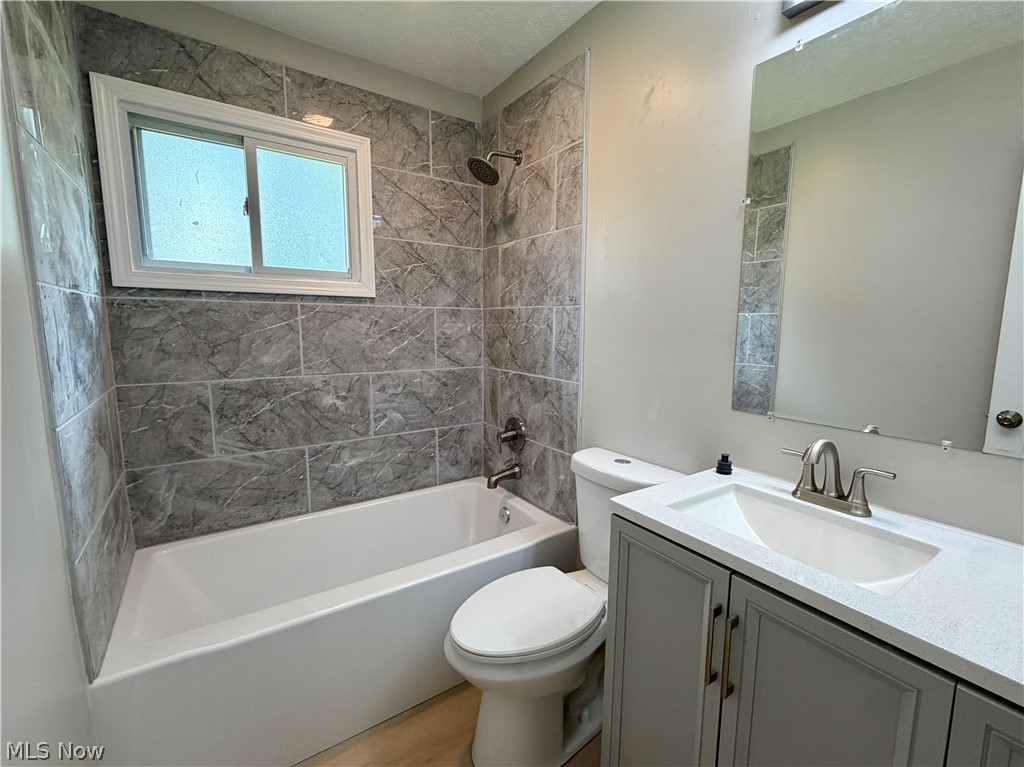 940 Oakwood Drive Elyria OH 44035