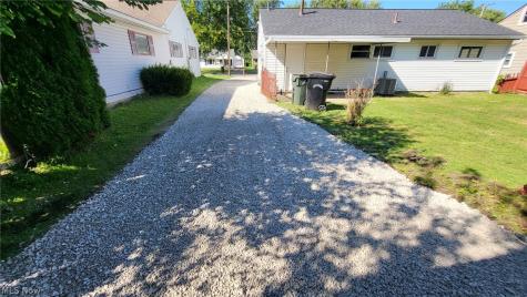 940 Oakwood Drive Elyria OH 44035