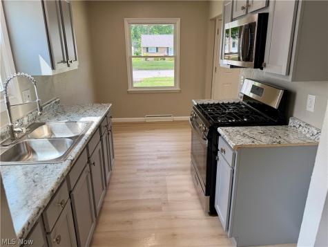 940 Oakwood Drive Elyria OH 44035