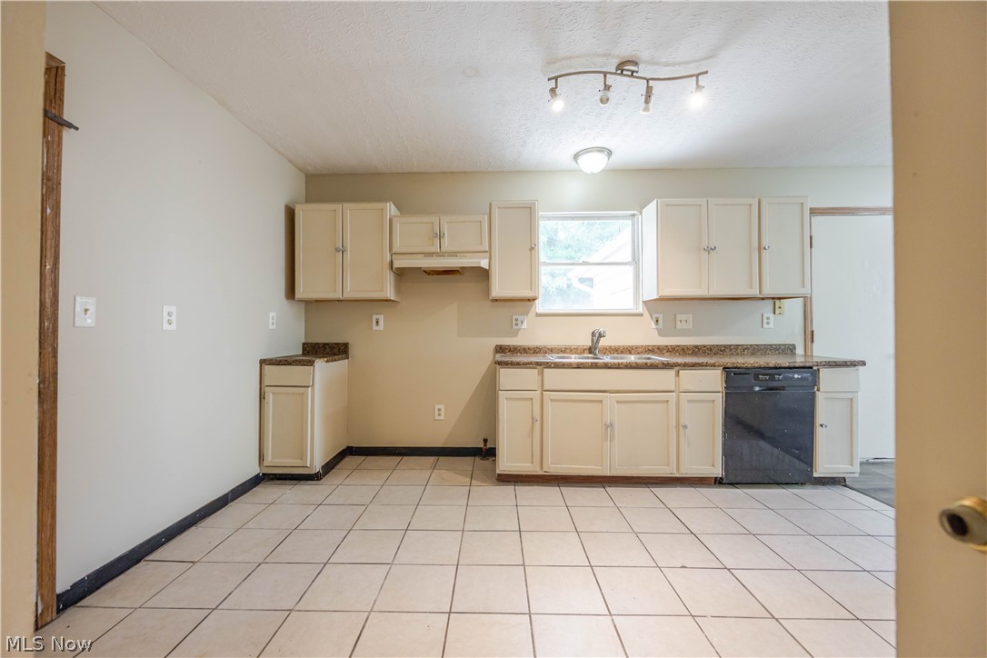 1404 Lakeview Avenue Cleveland OH 44112